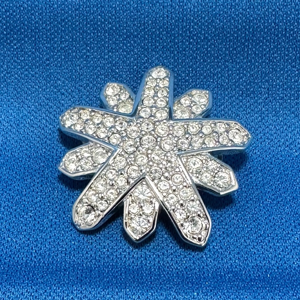 Swarovski Signature Jewelry Snowburst Snowflake Crystal Sparkling Pin Brooch